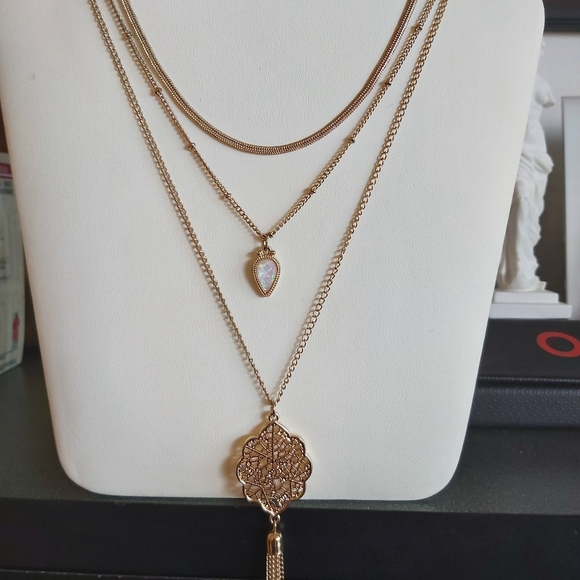 Gold Tone Necklace - Picture 2 of 5